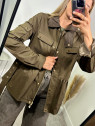 Giacca utility-chic con cintura e colletto in velluto